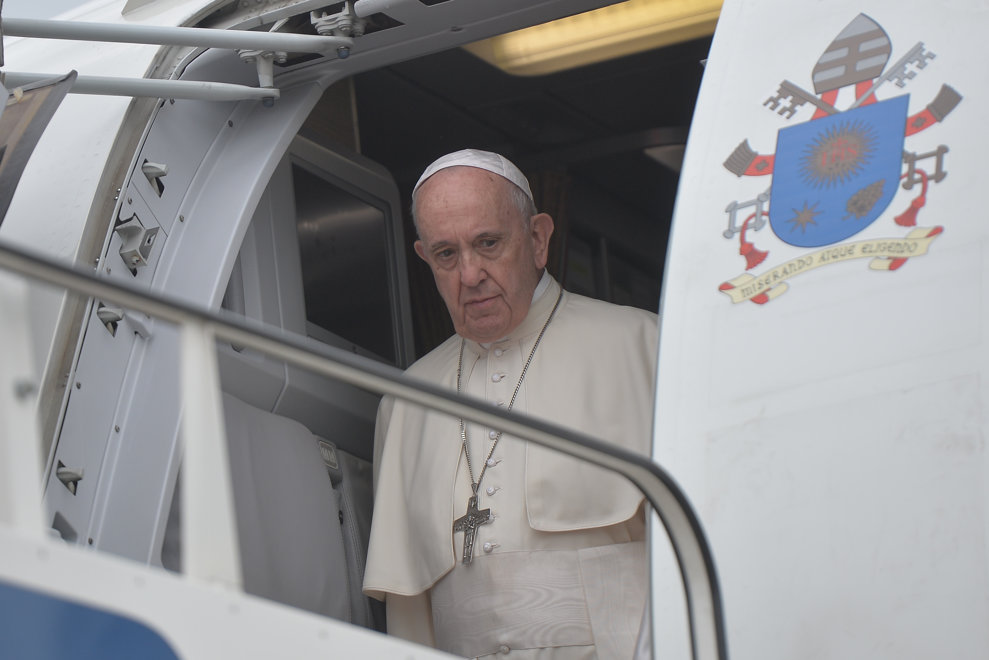 Papa Francisc soseste pentru o vizita de 3 zile in Romania, vineri 31 mai 2019, pe aeroportul Henri Coanda din Bucuresti.  ALEXANDRU DOBRE / MEDIAFAX FOTO