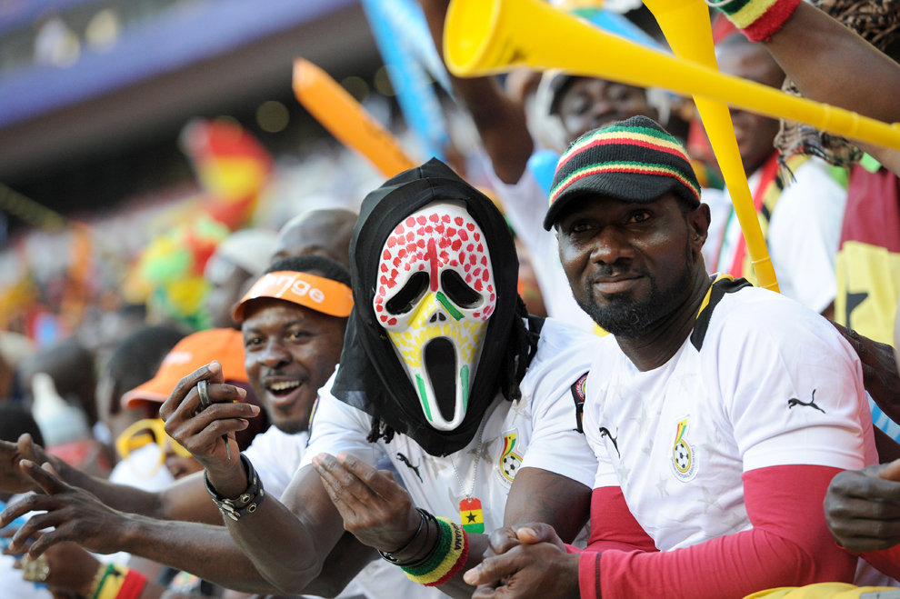 Suporteri ghanezi sărbătoresc victoria echipei lor în meciul desfăşurat contra selecţionatei statului Mali contând pentru Cupa Africii pe Naţiuni, în Port Elizabeth, Africa de Sud, joi, 24 ianuarie 2013. (Stephane de Sakutin / AFP) 