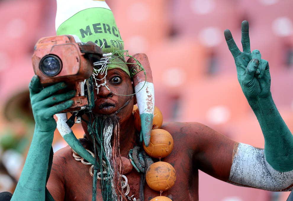 Un suporter al Nigerului pozează înaintea meciului dintre Niger şi Ghana, contând pentru Cupa Africii pe Naţiuni, la port elizabeth, Africa de Sud, luni, 28 ianuarie 2013. (Stephane de Sakutin / AFP)  