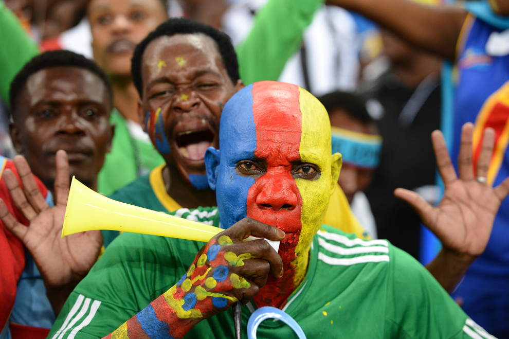 Suporteri ai echipei de fotbal a statului Mali se bucură în timpul meciului împotriva reprezentativei RD Congo, la Cupa Africii pe Naţiuni, în Durban, Africa de Sud, luni, 28 ianuarie 2013. (Francisco Leong / AFP) 