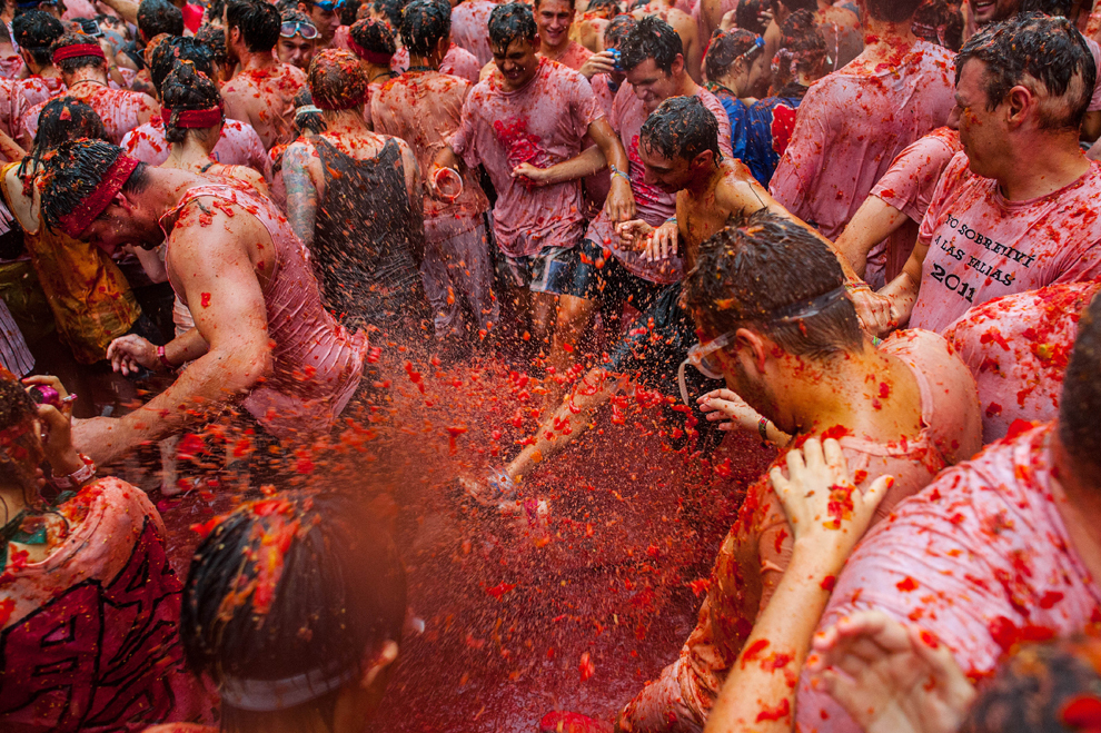 Participanţi iau parte la festivalul anual "Tomatina", în Bunol, lângă Valencia, miercuri, 28 august 2013. 