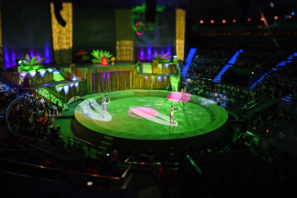 Spectacol de circ, la Circul Globus, în Bucureşti, joi, 3 aprilie 2014.