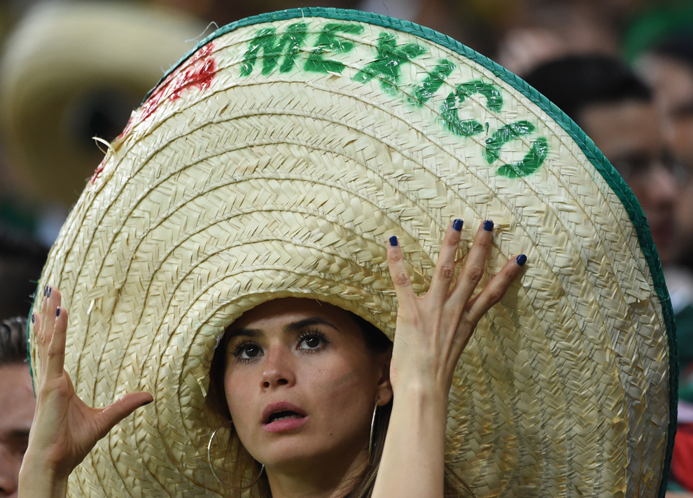 Un suporter al Mexicului poate fi văzut la finalul meciului dintre Croaţia şi Mexic, în grupa A a Campionatului Mondial de Fotbal, in Recife, 23 iunie 2014.