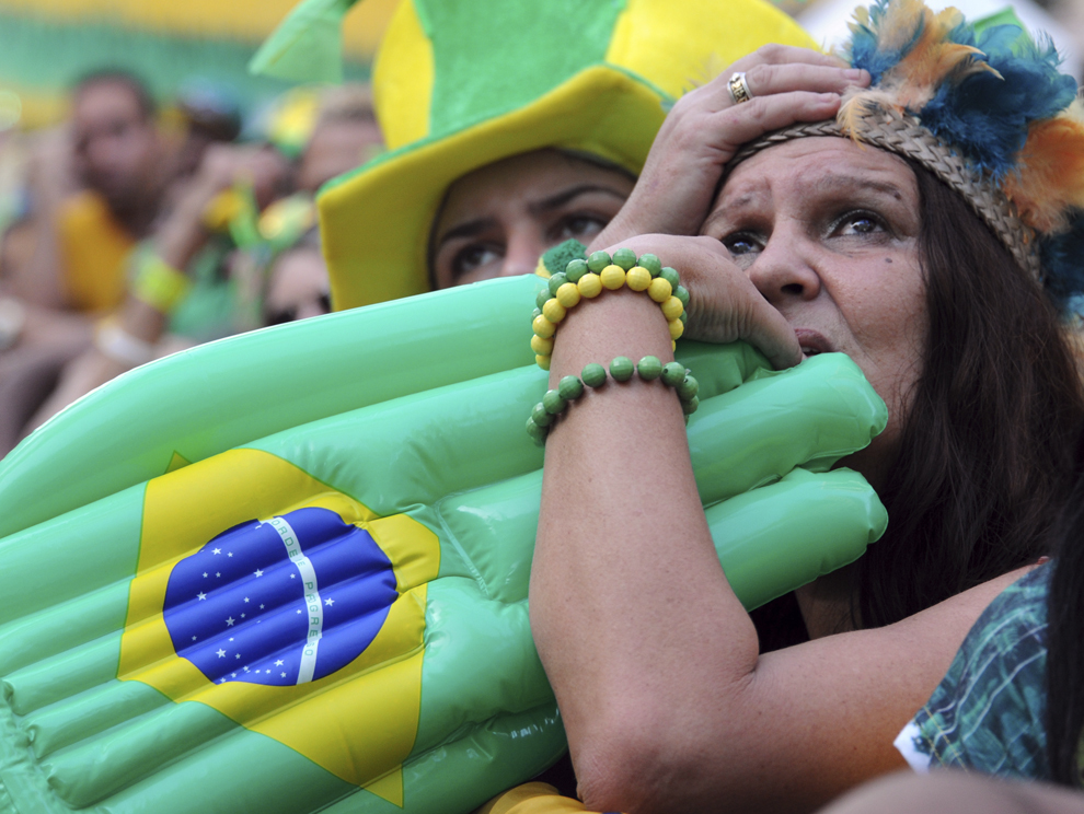 Suporteri  ai Braziliei reacţionează in timpul meciului dintre Brazilia si Mexic, din cadrul Cupei Mondiale la Fotbal, în Rio de Janeiro, Brazilia, 17 iunie 2014.