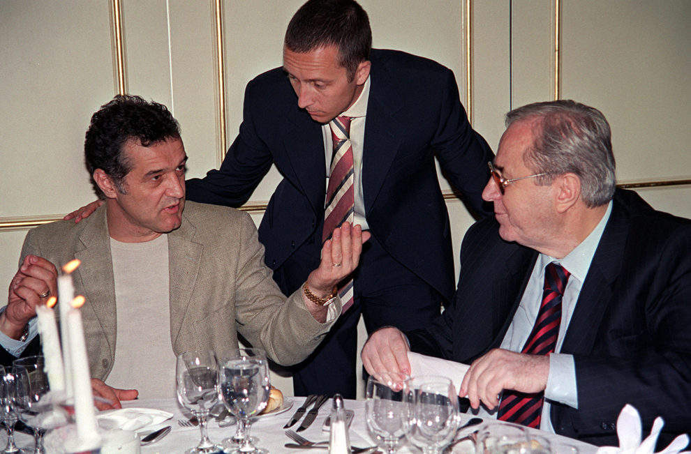 Gigi Becali, Mihai Stoica şi Viorel Păunescu participă la festivitatea organizata de FC Steaua, cu ocazia împlinirii a 17 ani de la câştigarea Cupei Campionilor Europeni, joi, 8 mai 2003.