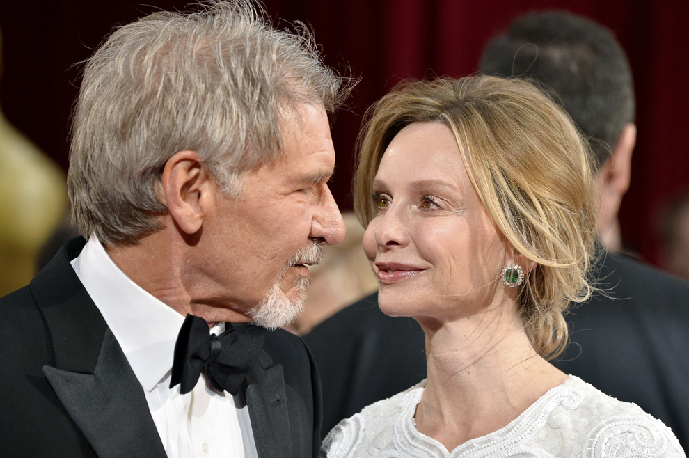 Actorii Harrison Ford (S) şi Calista Flockhart participă la cea de-a  86-a ceremonie de decernare a Oscarurilor, în Hollywood, California.