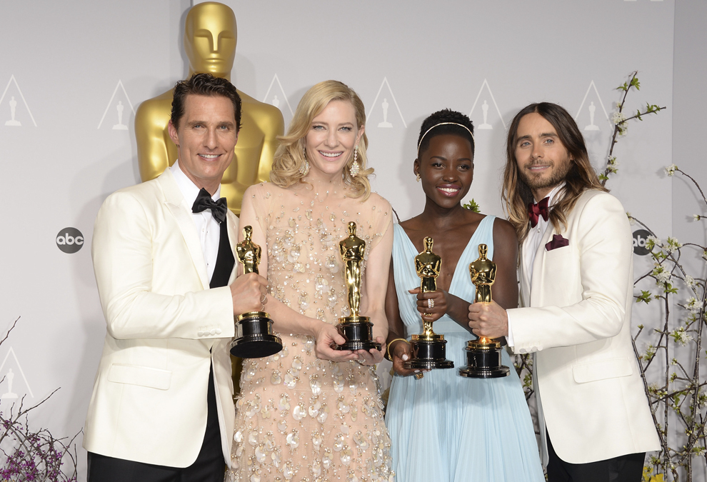 (S-D) Actorii Matthew McConaughey, câştigător al categoriei Cel mai Bun Actor în Rol Principal, Cate Blanchett, câştigătoare a categoriei Cea mai Bună Actriţă în Rol Principal, Lupita Nyong'o , câştigătoare a categoriei Cea mai Bună Actriţă în Rol Secundar şi Jared Leto, câştigător al categoriei Cel mai Bun Actor în Rol Secundar pozează  în timpul ceremoniei Oscarurilor, în Hollywood, California.