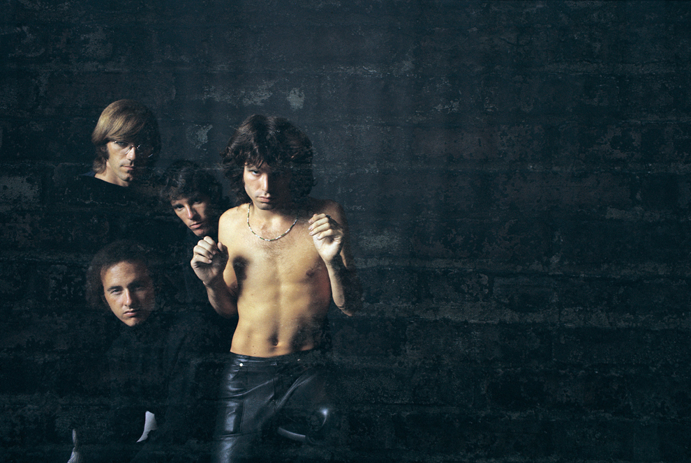 Trupa americană The Doors pozează pentru primul lor album, în 1967.