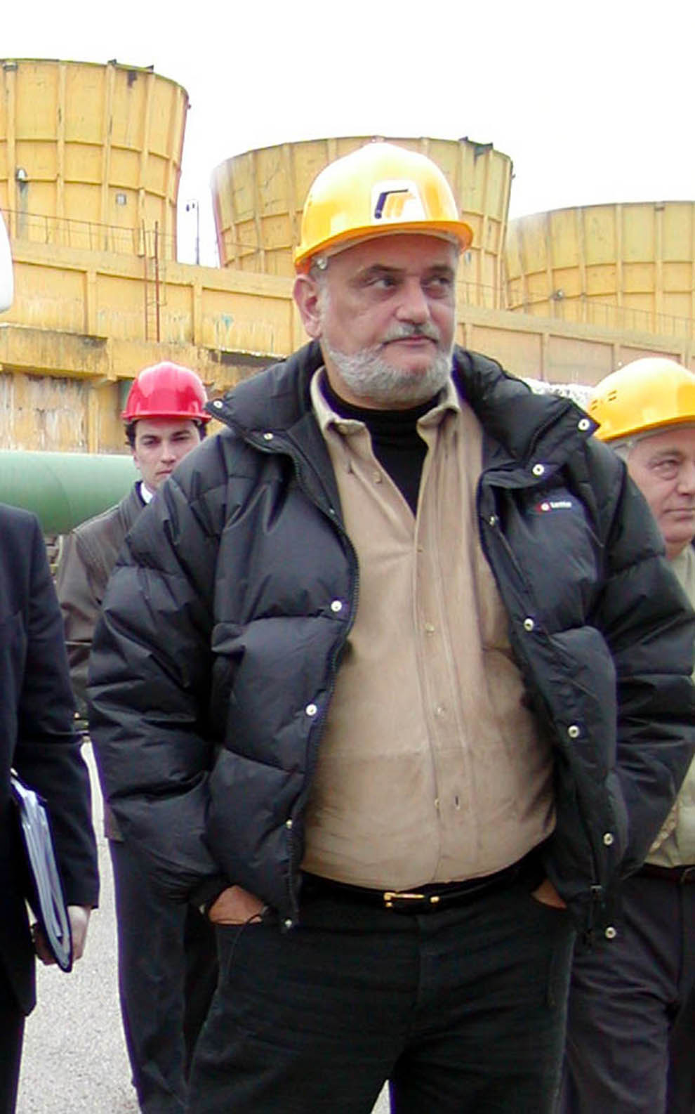 Dinu Patriciu participă la o vizită de lucru pe unul din şantierele Grupului Rompetrol, marţi, 4 Martie 2003. 