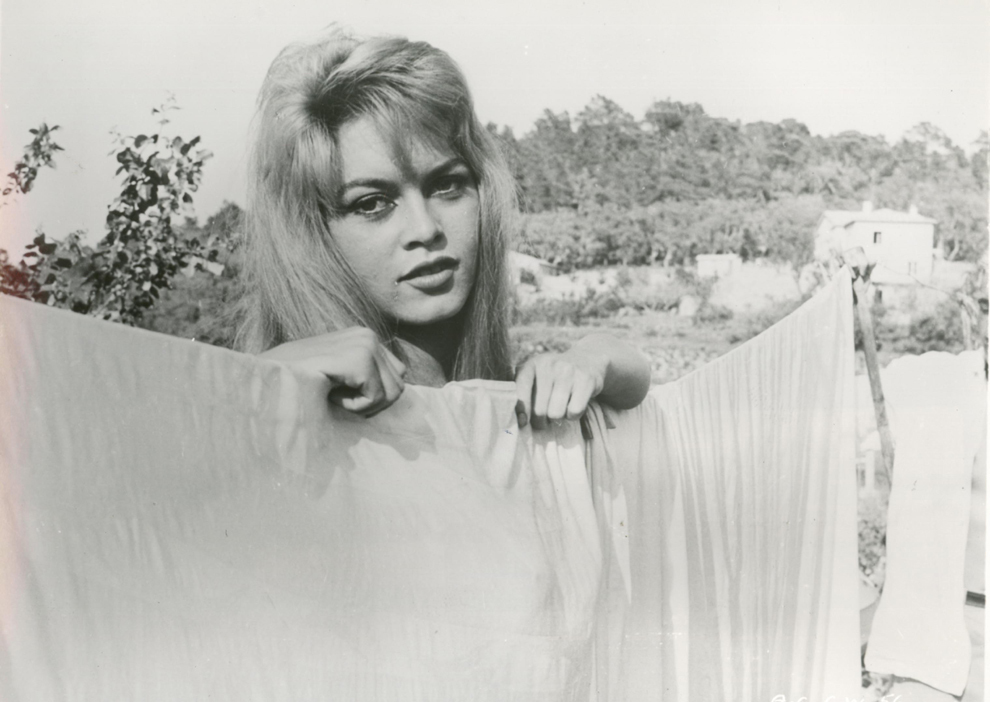 Actriţa franceză Brigitte Bardot pe platourile de filmare ale peliculei "Et Dieu... créa la femme", 1956.
