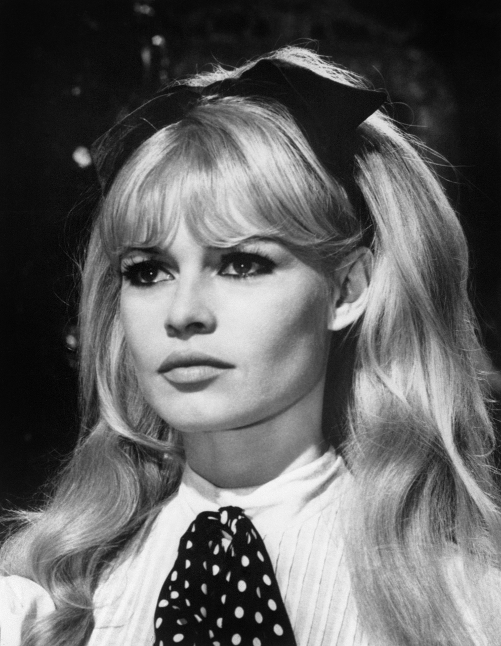 Portret din 1965 al  actriţei de origine franceză Brigitte Bardot, pe platoul de filmare al filmului  „Viva Maria”.