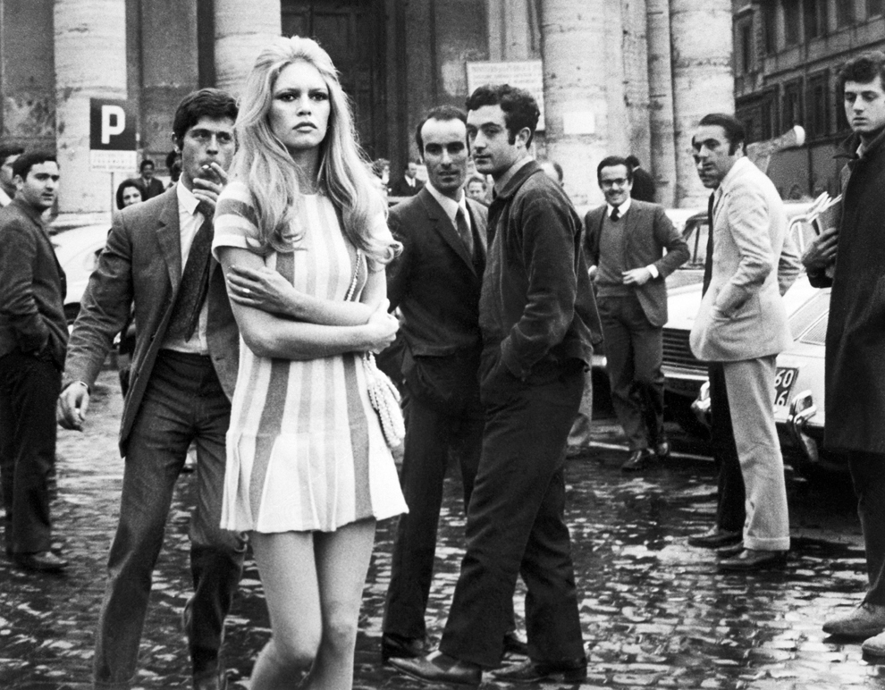Brigitte Bardot repetă o scenă din filmul „Les Femmes”, turnat în Italia, aprilie 1969.