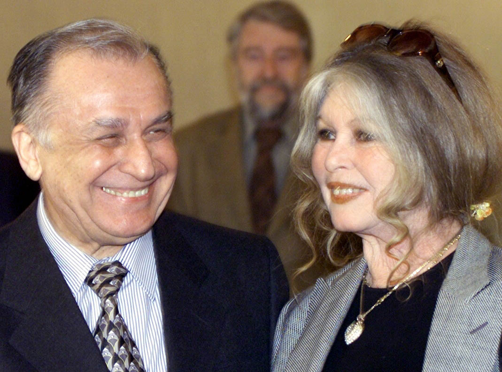 Preşedintele Ion Iliescu a primit-o la Palatul Cotroceni pe actriţa Brigitte Bardot, vineri, 2 martie 2001.
