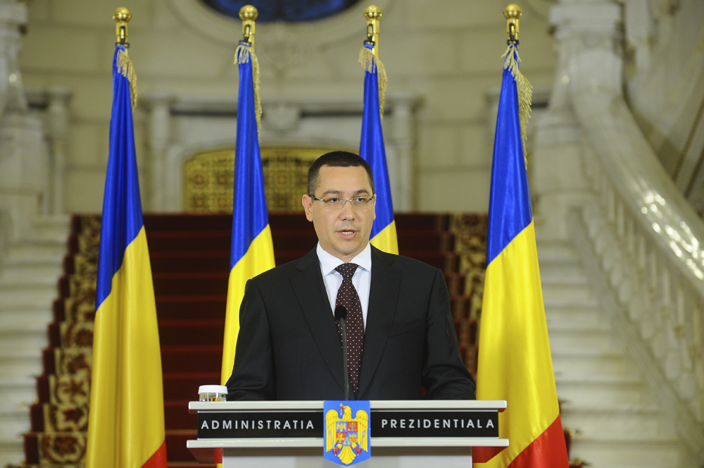 Premierul desemnat, Victor Ponta, ţine un discurs în timpul ceremoniei de anunţare a premierului desemnat de către Preşedintele Traian Băsescu, în Bucureşti, vineri, 27 aprilie 2012.