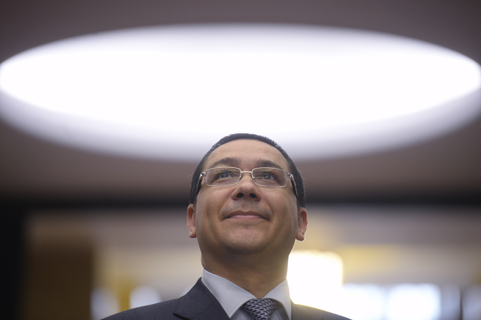 Preşedintele PSD, Victor Ponta, participă la o ceremonie la sediul Biroului Electoral Central (BEC), în Bucureşti, joi, 29 mai 2014. Noii europarlamentari au primit, în cadrul unei ceremonii organizate la sediul BEC, certificatele prin care se constată alegerea lor ca membri ai PE.