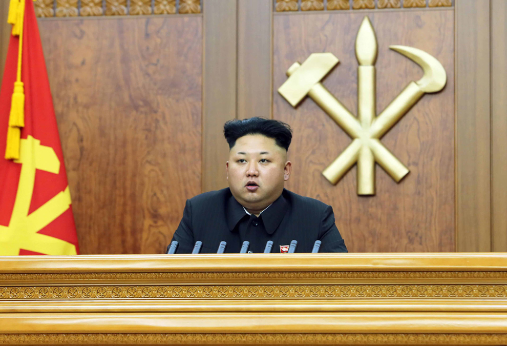 Liderul nord-coreean Kim Jong-un susţine un discurs cu ocazia anului nou în Phenian, fotografie realizată joi, 1 ianuarie 2015. 