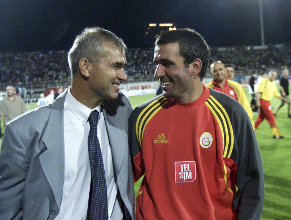 Anghel Iordănescu şi Gheorghe Hagi în timpul meciului amical de fotbal dintre Rapid Bucureşti şi Galatasaray Istanbul.