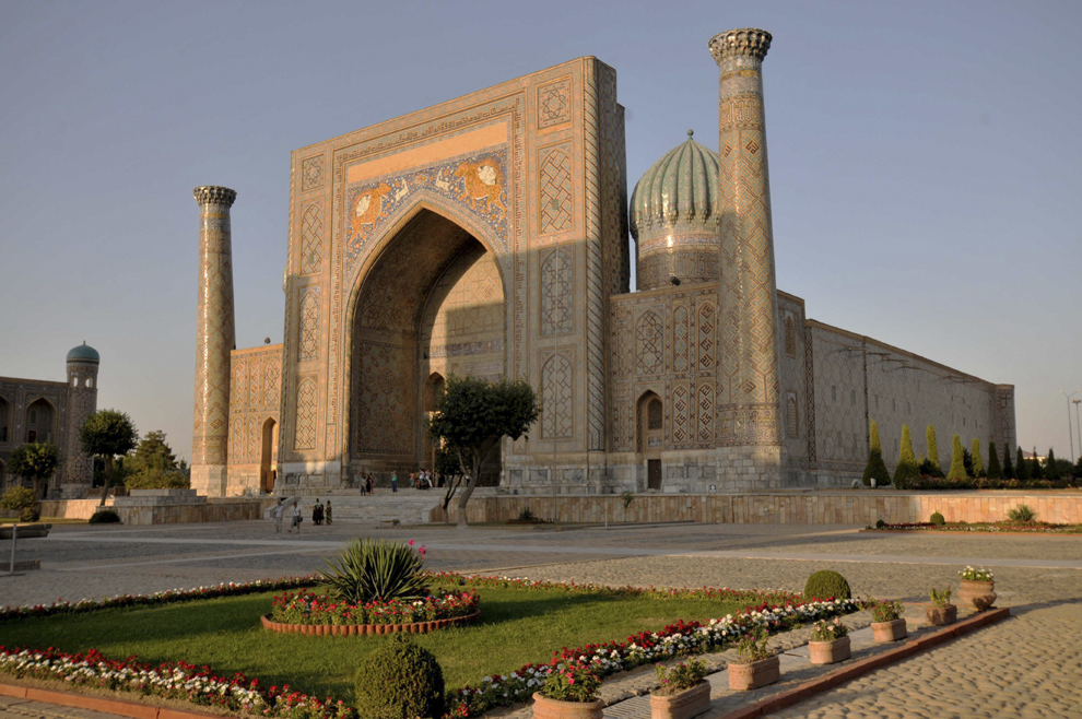 Medressa Sher-Dor Madrasah, din complexul Registan, în Samarkand, Uzbekistan, septembrie 2013. 