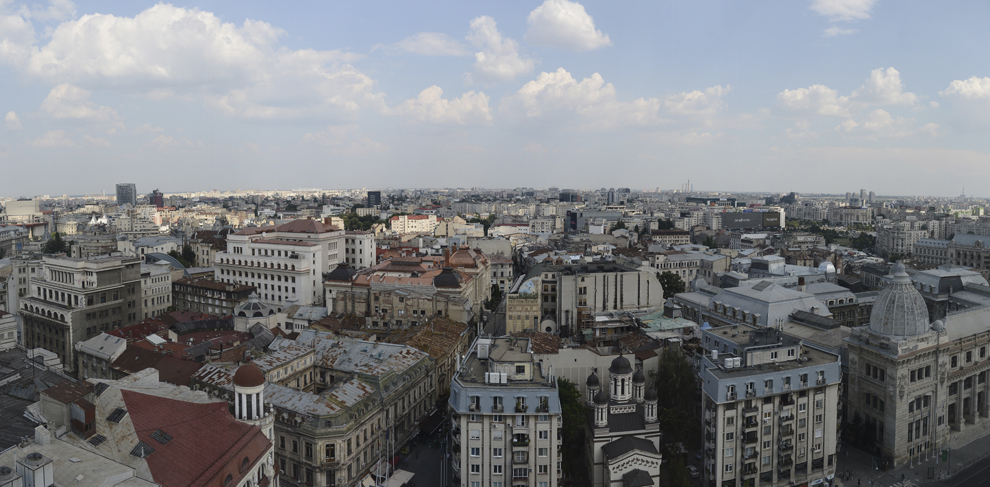 Vedere panoramică cu Centrul Vechi al Bucureştiului, miercuri, 6 august 2014.