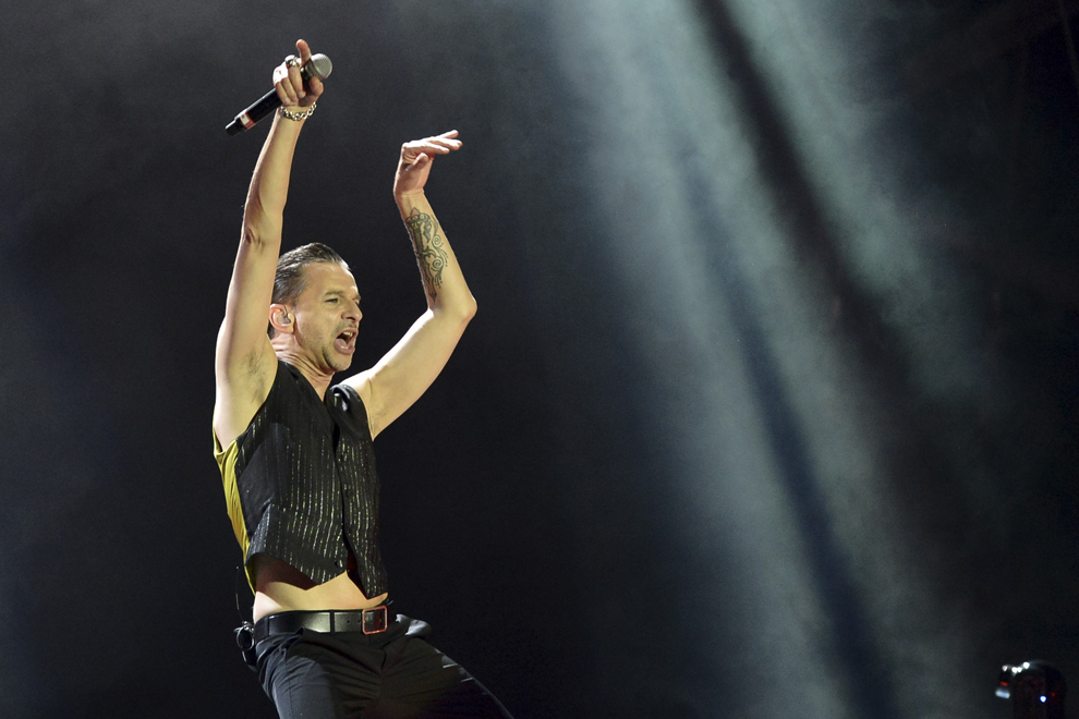 Dave Gahan, solistul formaţiei Depeche Mode, susţine un concert, pe stadionul Naţional Arena din Bucureşti, miercuri, 15 mai 2013.
