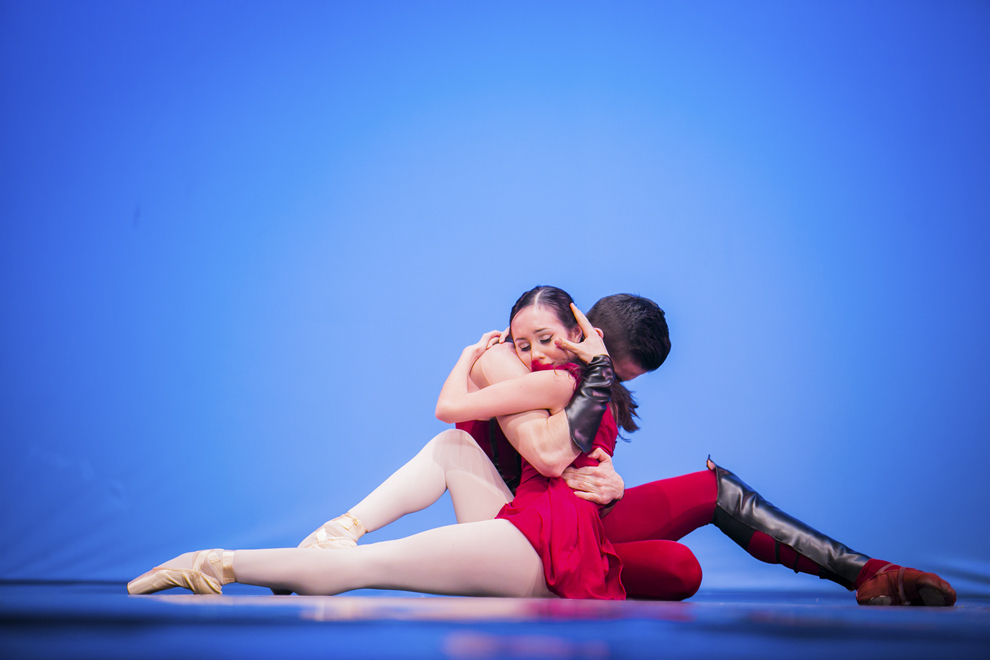 Balerini ai Teatrului de Balet Sibiu prezintă momente de balet clasic şi contemporan, în timpul unei gale desfăşurate la Casa de Cultură a Sindicatelor din Sibiu, miercuri, 5 februarie 2014.