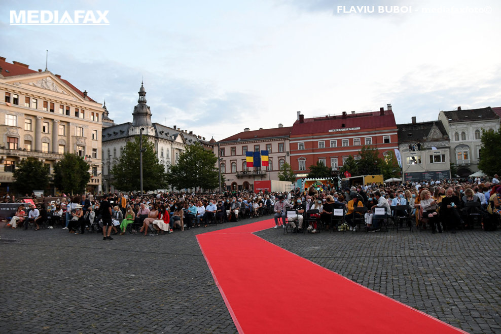 Spectatorii asteapta deschiderea Festivalului International de Film Transilvania, in Piata Unirii din Cluj-Napoca, vineri, 23 iulie 2021.FLAVIU BUBOI / MEDIAFAX FOTO
