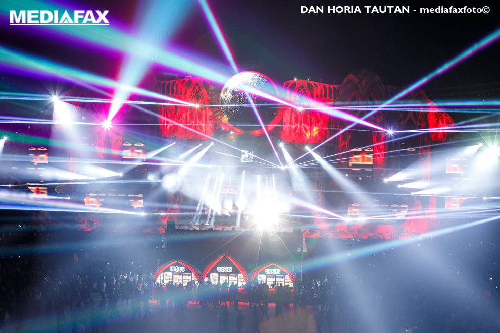 Jocuri de lumini pot fi vazute in timpul Festivalului Untold, joi, 9 septembrie 2021, la Cluj. DAN HORIA TAUTAN / MEDIAFAX FOTO