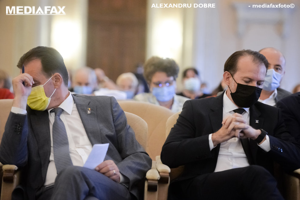 Presedintele Partidului National Liberal (PNL), Ludovic Orban (C) si premierul Florin Citu participa la Conferinta de alegeri in Organizatia PNL Sector 2 din Bucuresti, luni, 5 iulie 2021, la Palatul Parlamentului. ALEXANDRU DOBRE / MEDIAFAX FOTO