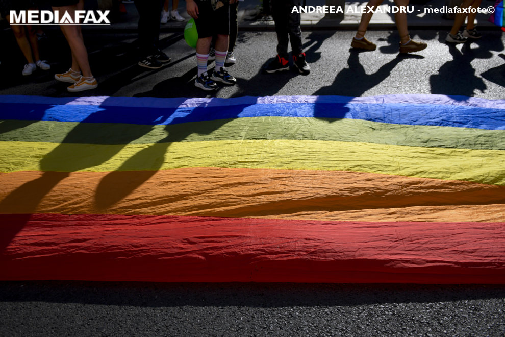 Membri si sustinatori ai comunitatii LGBTQIA+ participa la marsul "Bucharest Pride" organizat de Asociatia ACCEPT pe Calea Victoriei din Bucuresti, sambata, 14 august 2021. ANDREEA ALEXANDRU / MEDIAFAX FOTO
