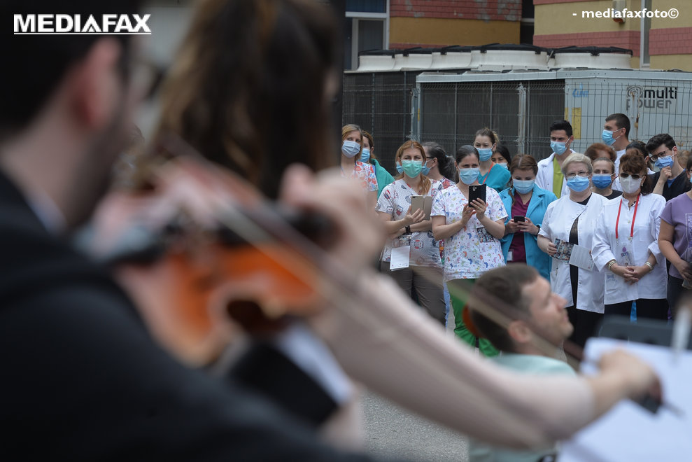 Cadre medicale asista la un concert de multumire organizat de asociatia 'New Hope Music' la Institutul National de Boli Infectioase 'Prof. Dr. Matei Bals', in Bucuresti, marti, 16 iunie 2021. ALEXANDRU DOBRE/ MEDIAFAX FOTO.