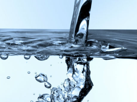 9 afecţiuni cauzate de consumul prea mic de apă
