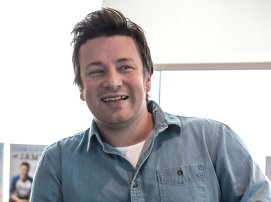 Jamie Oliver stârneşte furia fanilor şi a criticilor. Cu cine a semnat un contract de 11 milioane lire sterline