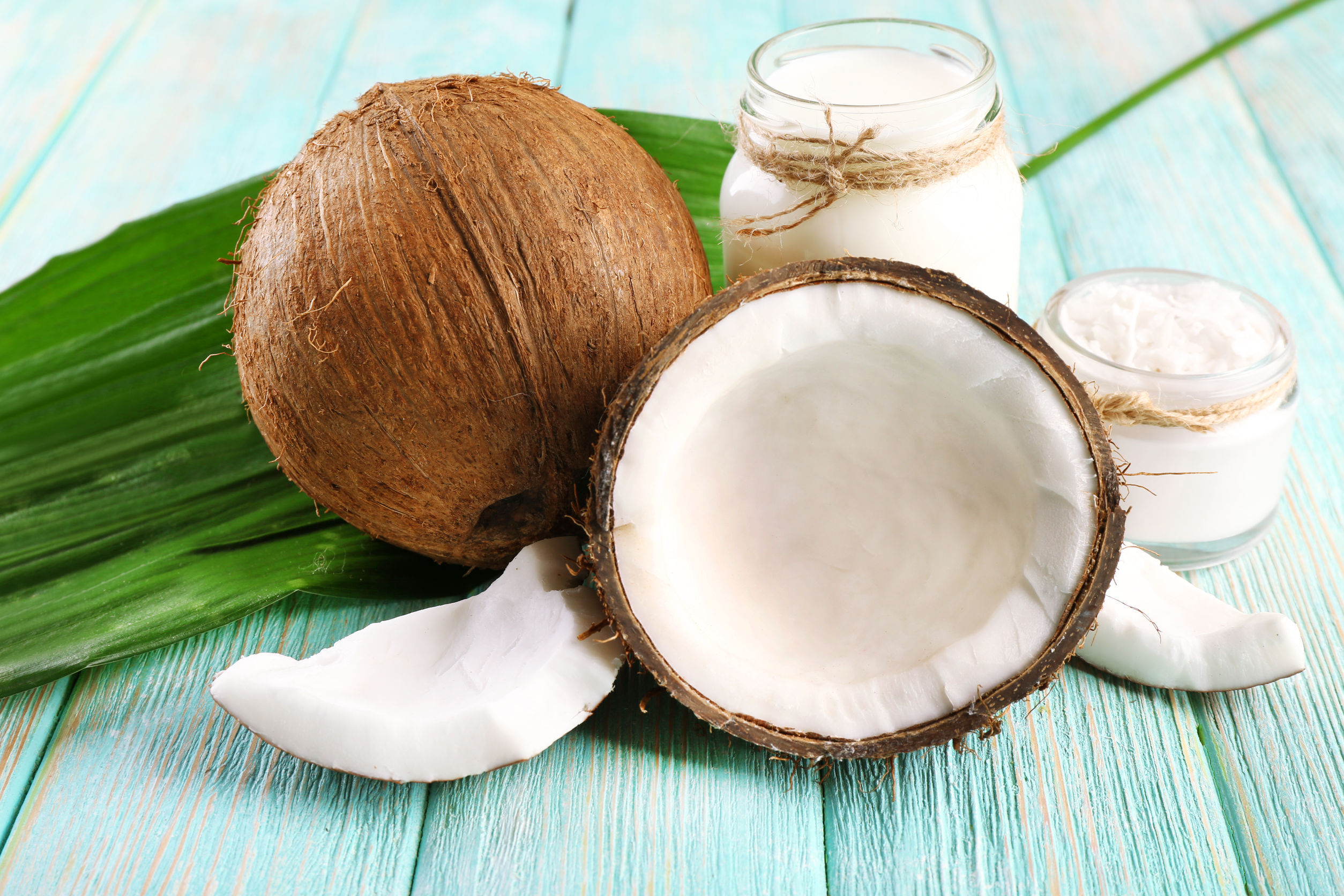 Nuca de cocos: lapte, apă şi smântână. Ştii care sunt diferenţele dintre ele?