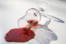 De ce dă dureri de cap vinul roşu?