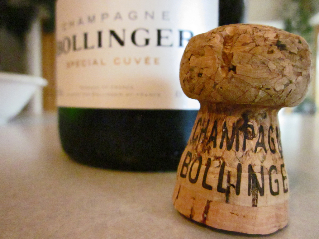 Bollinger scoate la licitaţie cea mai exclusivistă şampanie din lume, demnă de un scenariu de film