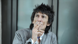 Ronnie Wood, chitaristul The Rolling Stones, diagnosticat cu cancer la plămîni
