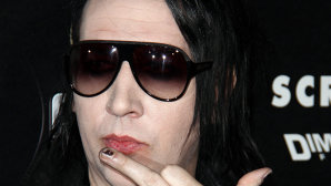 Răspunsul lui Marilyn Manson când a fost întrebat dacă şi-a facut singur sex oral
