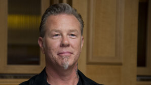 Cum arată Hetfield în rol de ofiţer de poliţie american
