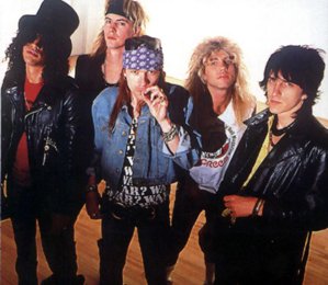 Începuturile Guns N’Roses, un succes imprevizibil, presărat cu haos şi droguri