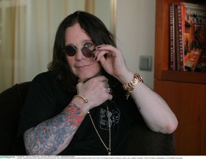 Un grup de cercetători în genetică explică de ce Ozzy Osbourne este încă în viaţă după 40 ani de abuzuri sexuale, droguri şi alcool
