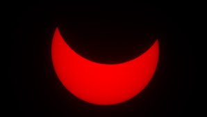 13 + 1 piese despre eclipsa de soare