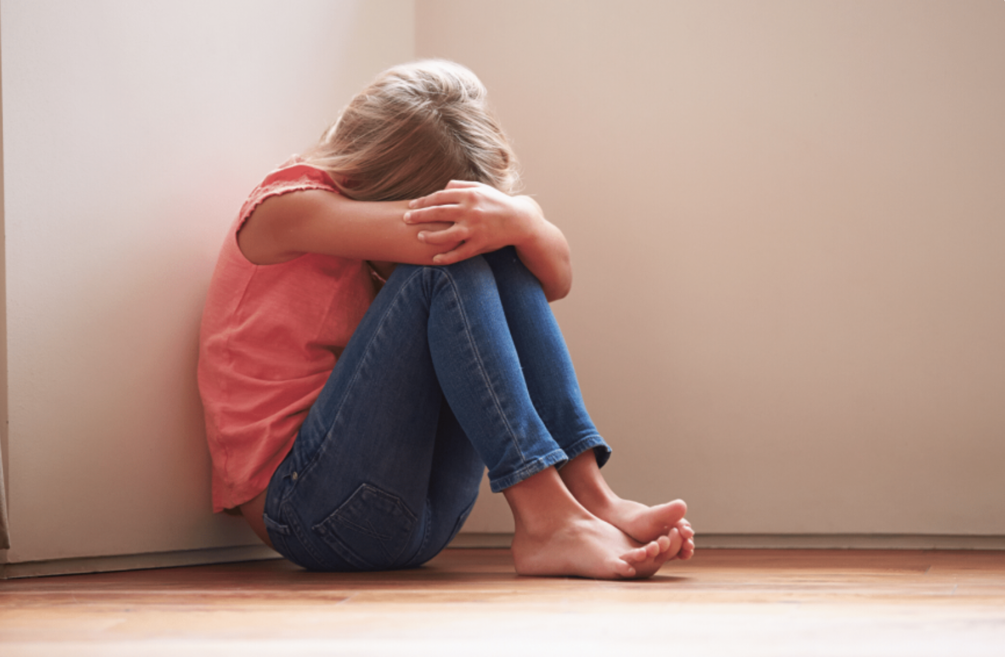Cum recunoşti depresia la copil? Părinţii trebuie să vadă când este capabil să iasă dintr-o tristeţe prelungită (...)