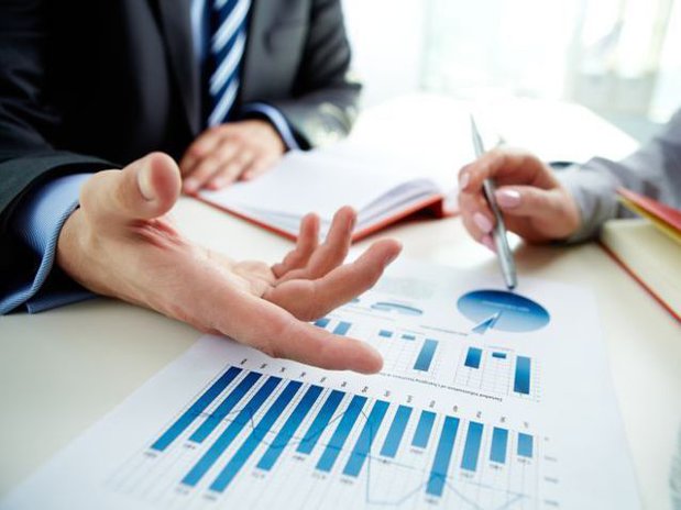 Deficitul de cont curent a crescut în primele opt luni ale anului cu 1 mld.euro, la aproape 20 mld.euro, cea mai mare parte din comerţul internaţional cu bunuri.Investiţiile străine directe s-au redus la mai puţin de jumătate faţă de 2025