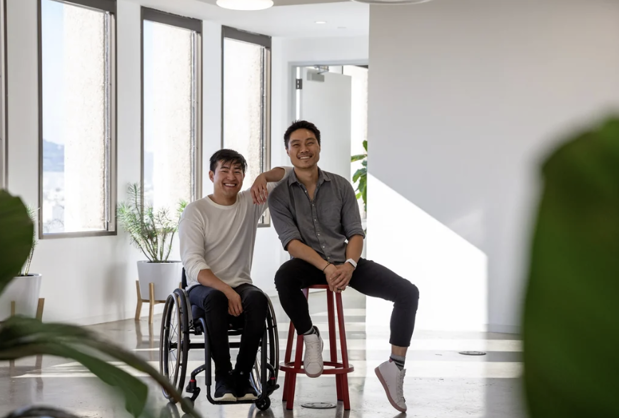 Povestea tânărului neurocercetător care a creat, împreună cu un prieten, un produs unic în lume, în care nimeni nu credea, dar care a dus la construirea unei companii evaluate la 1 miliard de dolari