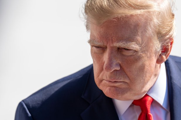 Ruptura între Kiev şi Washington se adânceşte: Preşedintele Trump suspendă noile sancţiuni împotriva Rusiei, deşi acestea au fost adoptate de Congresul american. ”Prin prezenta, renunţ la aplicarea sancţiunilor, restricţiilor şi taxelor prevăzute de Legea Graham”