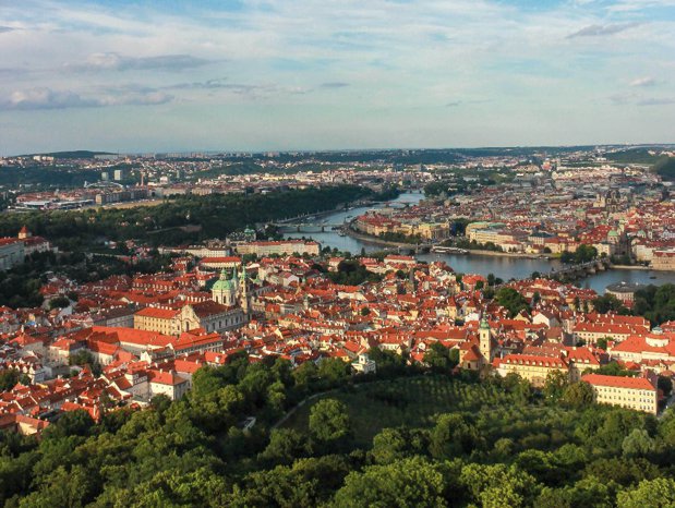 Praga renaşte din ruinele trecutului industrial: Miliardarii investesc peste 10 miliarde de dolari pentru a transforma radical una dintre cele mai frumoase capitale europene