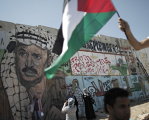 Rămăşiţele lui Yasser Arafat vor fi exhumate marţi, în cadrul unei anchete privind posibila otrăvire a fostului lider palestinian