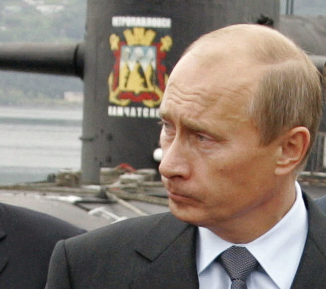 Vladimir Putin ordonă vaste manevre militare "neplanificate" în Marea Neagră