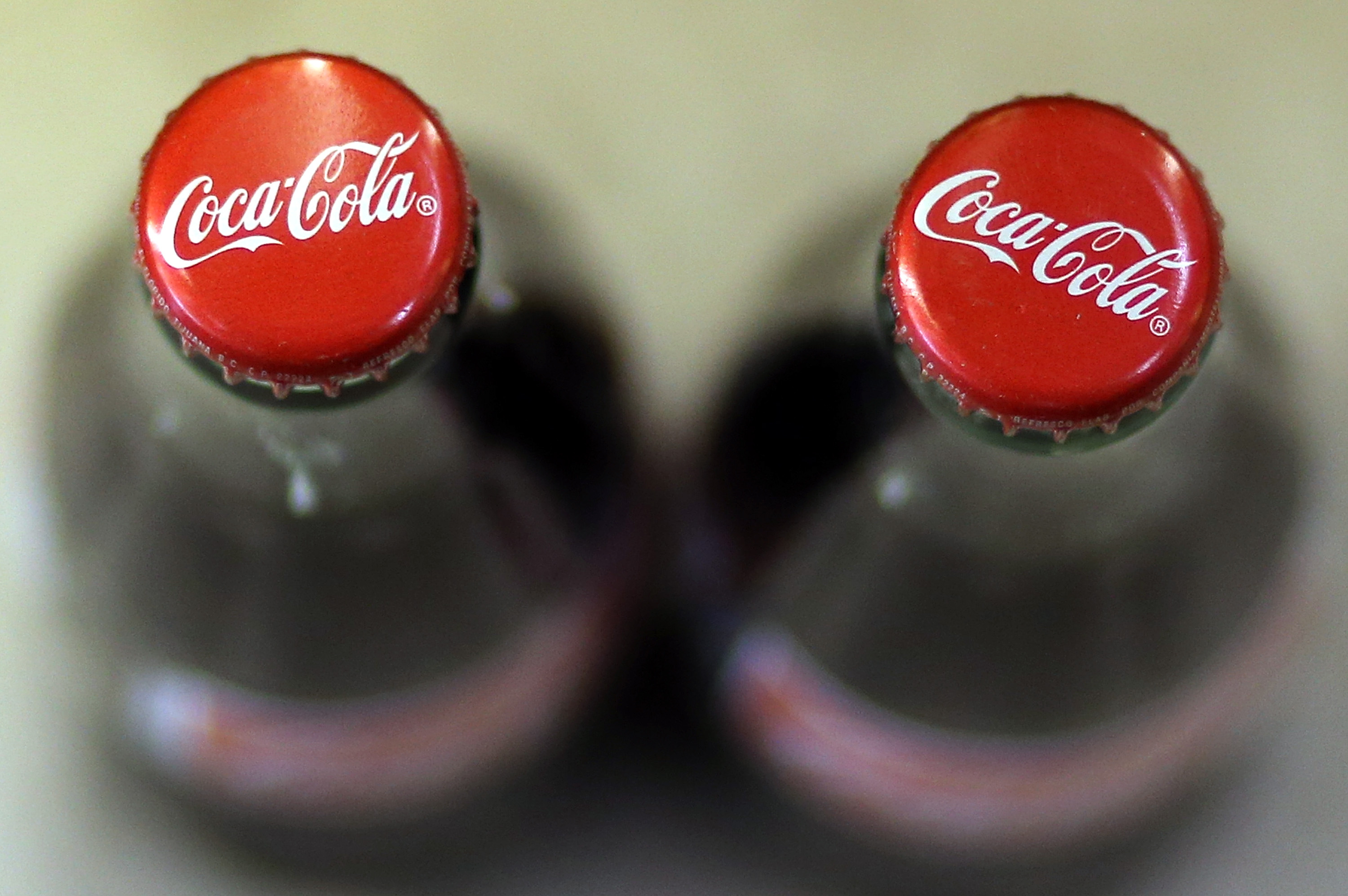 Coca-Cola face primii paşi spre un nou model de business: instalarea unor dozatoare de suc direct în casele consumatorilor