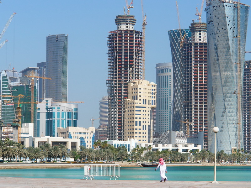 Emiratele Arabe Unite şi Qatar, printre cele mai bogate state din lume, au intrat în rândul pieţelor emergente. România este încă la frontieră